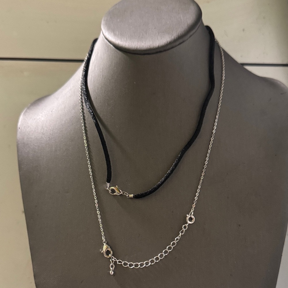 (2 for $10 )2006 Avon Crystal Aura Necklace Set (2 necklaces)